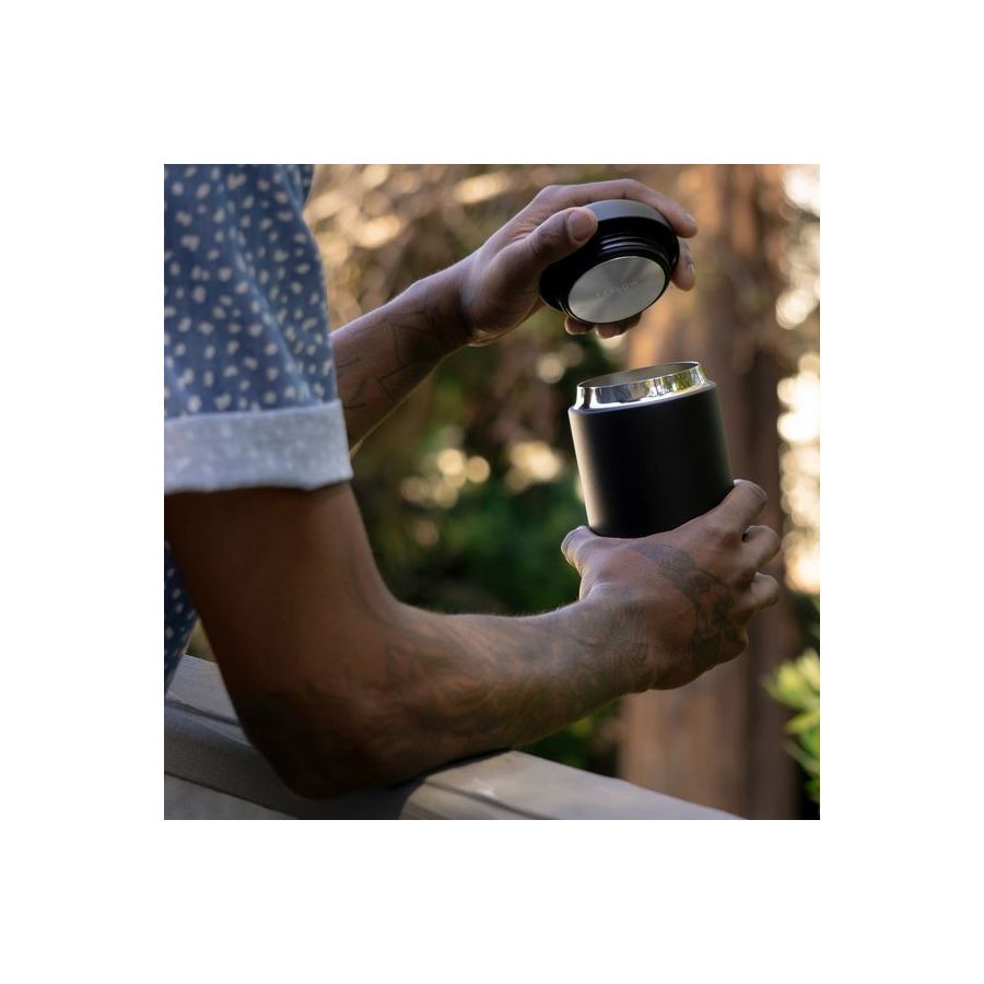 Termo šalica Fellow Carter Everywhere Mug 473 ml crna