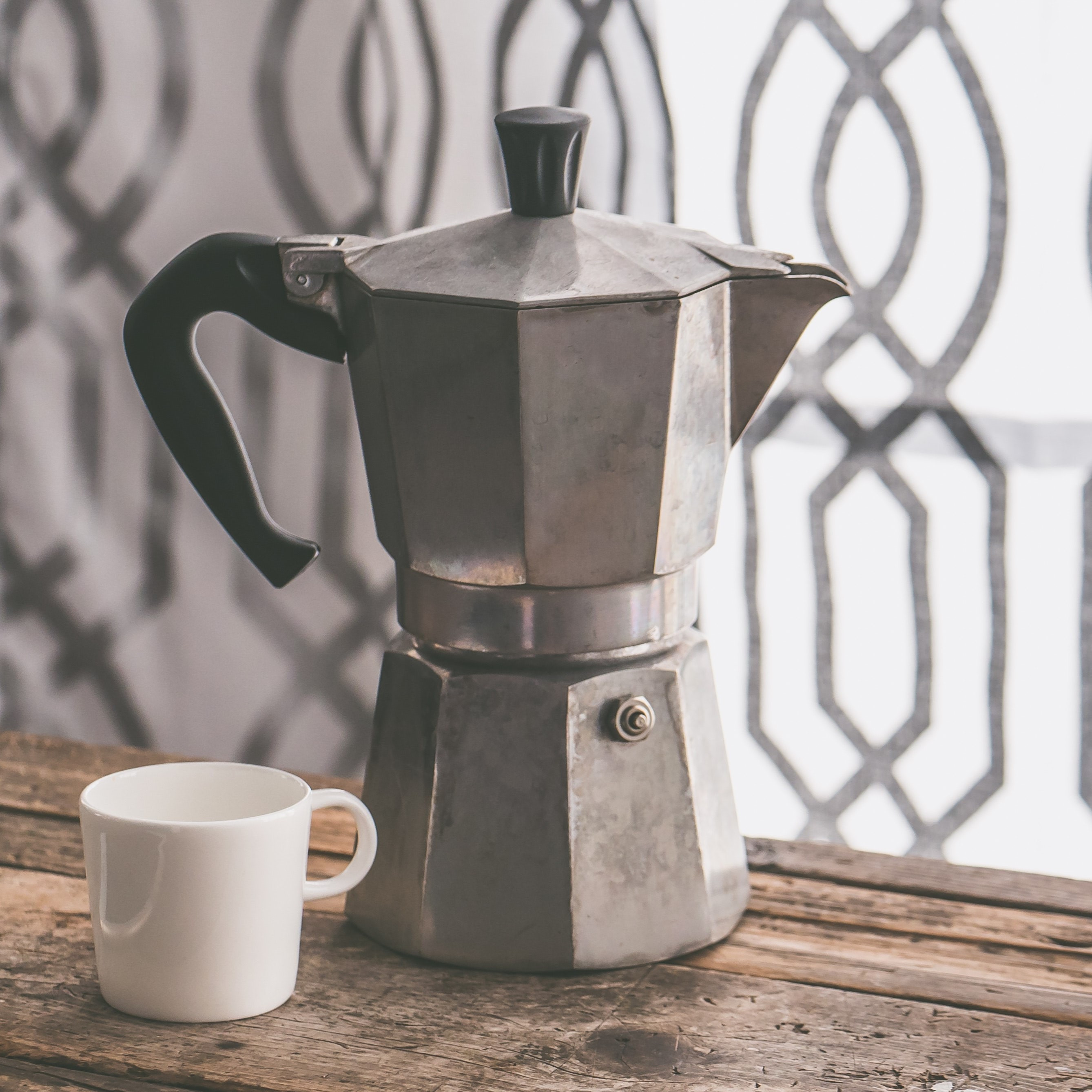 Priprema kave u moka loncu