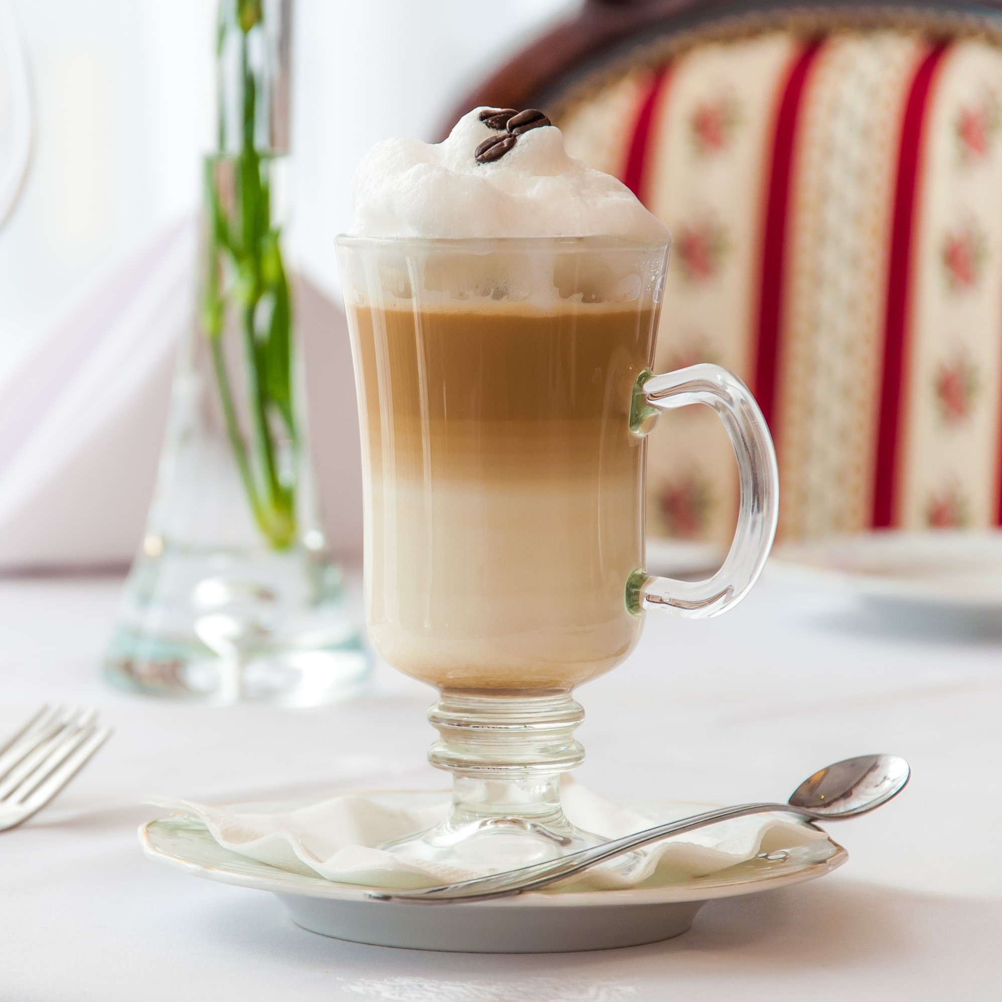 Priprema latte macchiato kave